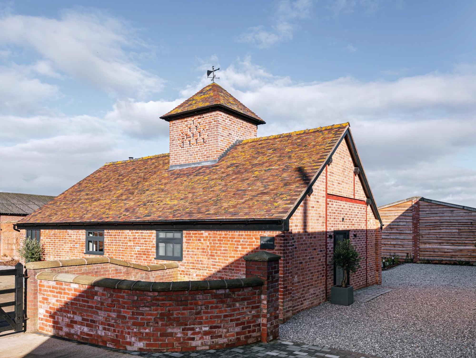 Pigeon House - Unique Barn With Private Garden, Hot Tub And Wood Burner Villa Shrewsbury Eksteriør bilde
